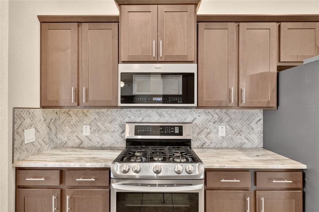 For Sale: $374,900 (4 beds, 2 baths, 1733 Square Feet)
