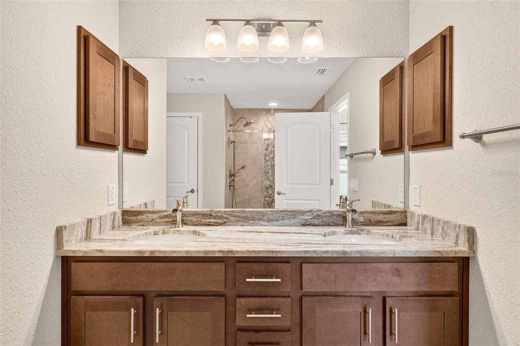 For Sale: $374,900 (4 beds, 2 baths, 1733 Square Feet)