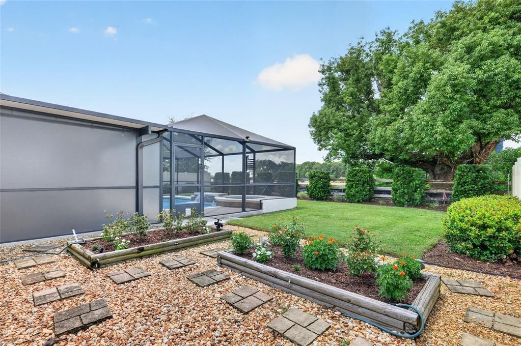 For Sale: $374,900 (4 beds, 2 baths, 1733 Square Feet)