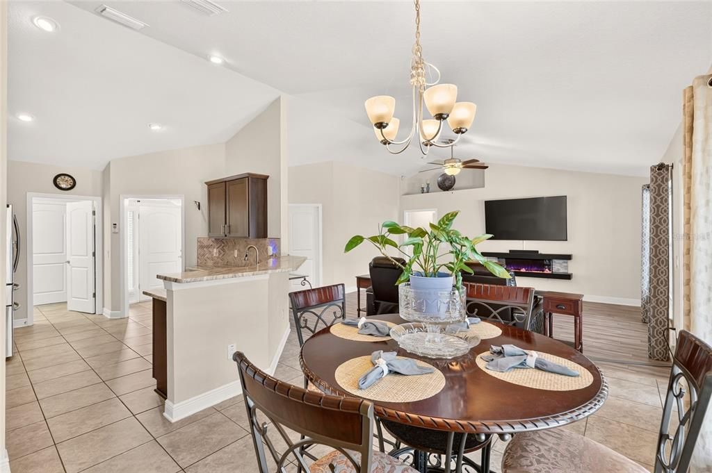 For Sale: $374,900 (4 beds, 2 baths, 1733 Square Feet)