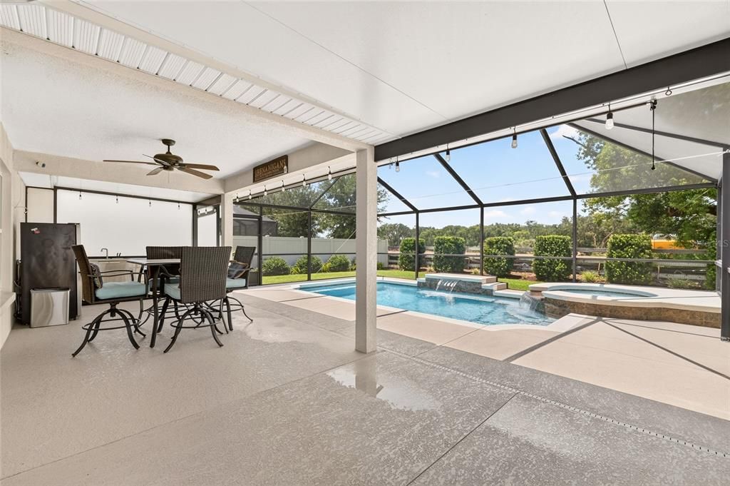 For Sale: $374,900 (4 beds, 2 baths, 1733 Square Feet)