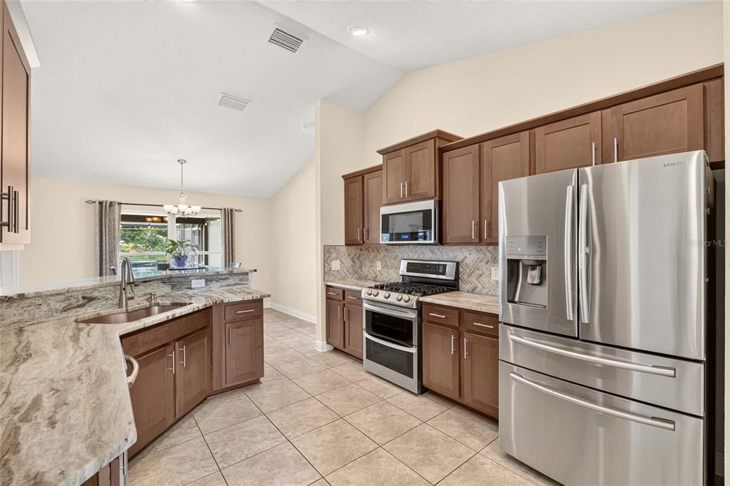 For Sale: $374,900 (4 beds, 2 baths, 1733 Square Feet)