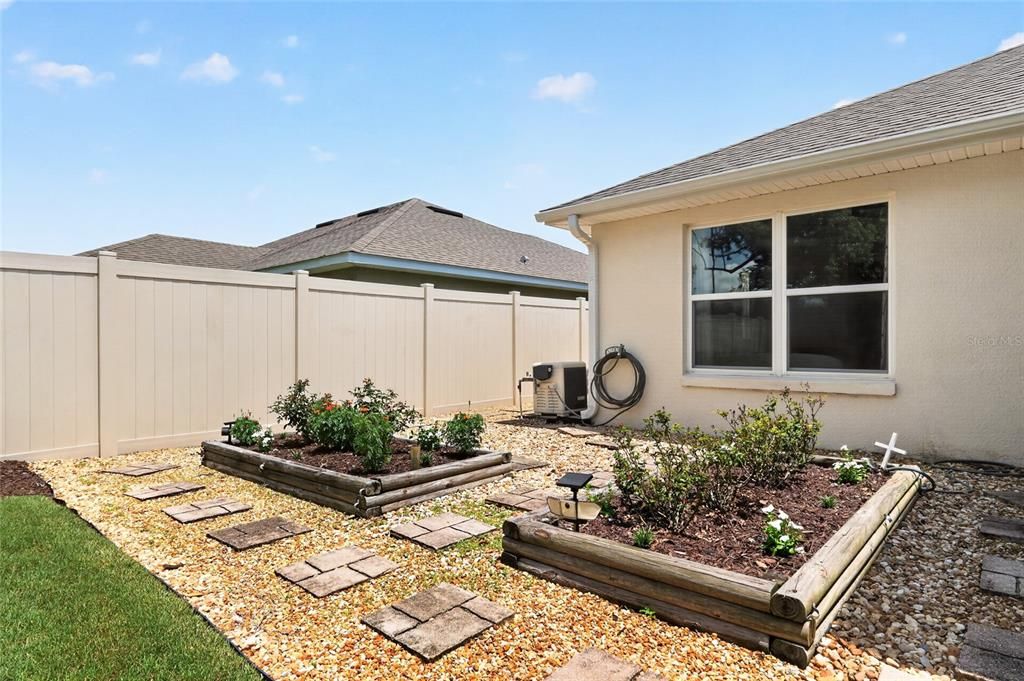 For Sale: $374,900 (4 beds, 2 baths, 1733 Square Feet)