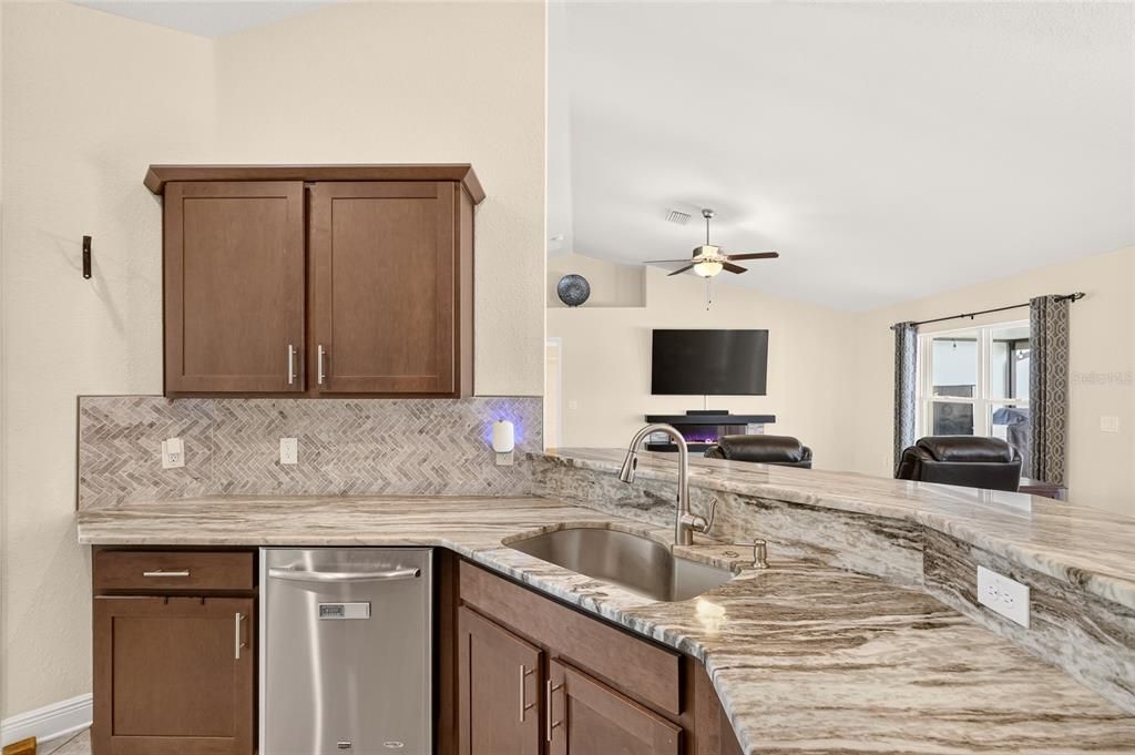 For Sale: $374,900 (4 beds, 2 baths, 1733 Square Feet)