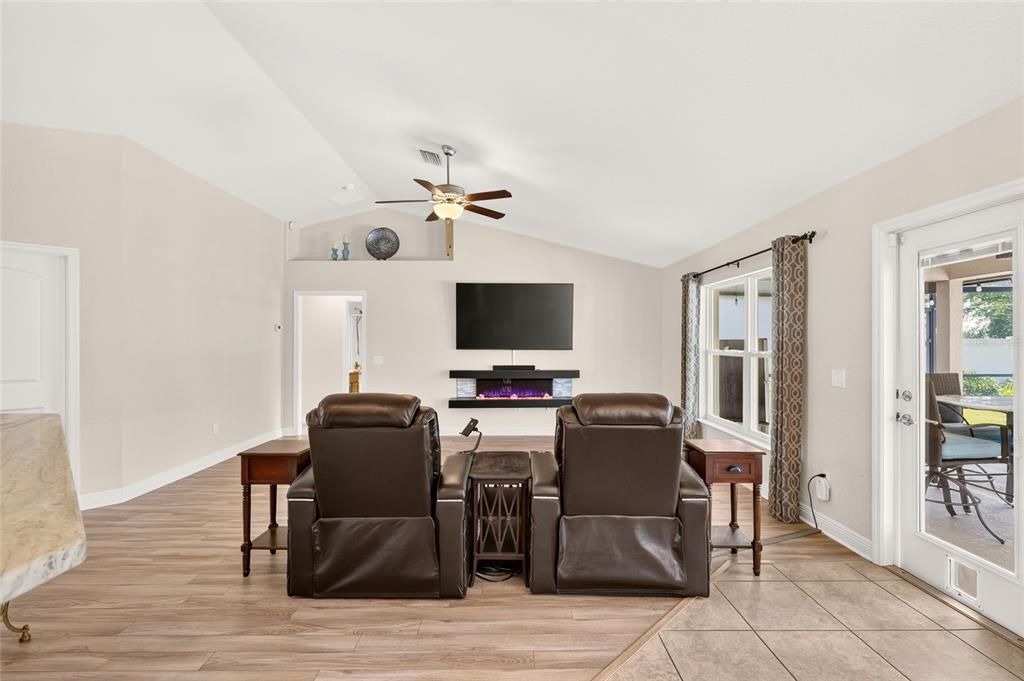 For Sale: $374,900 (4 beds, 2 baths, 1733 Square Feet)