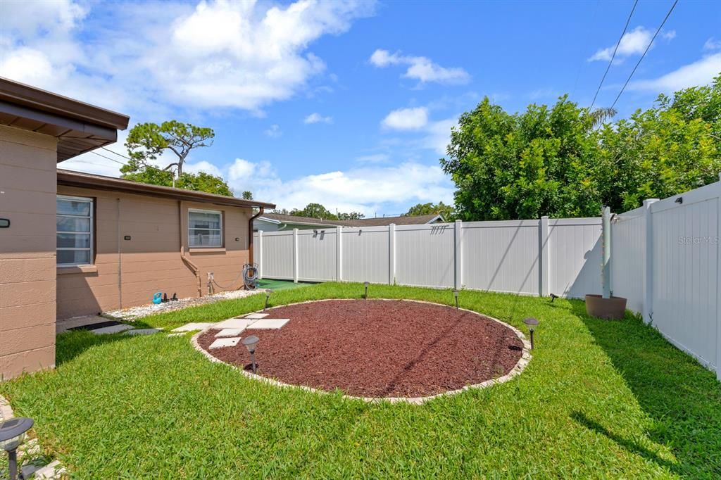 For Sale: $273,000 (3 beds, 2 baths, 1088 Square Feet)
