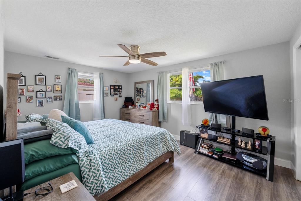 For Sale: $273,000 (3 beds, 2 baths, 1088 Square Feet)