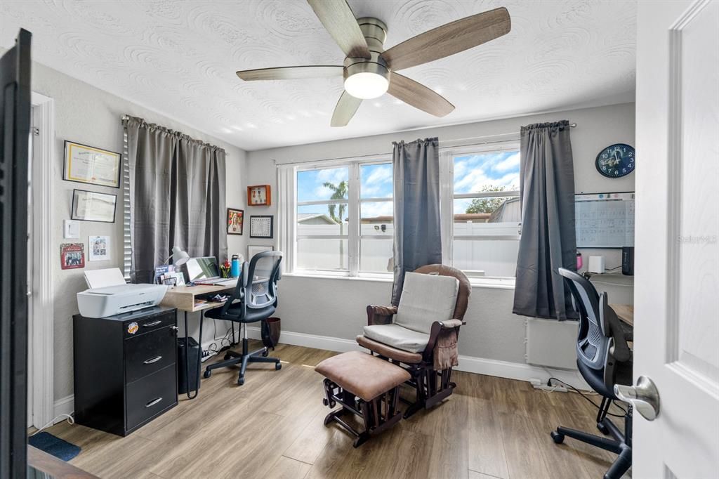 For Sale: $273,000 (3 beds, 2 baths, 1088 Square Feet)