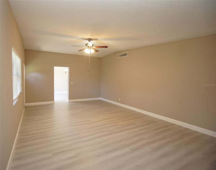 For Rent: $2,995 (4 beds, 2 baths, 1996 Square Feet)