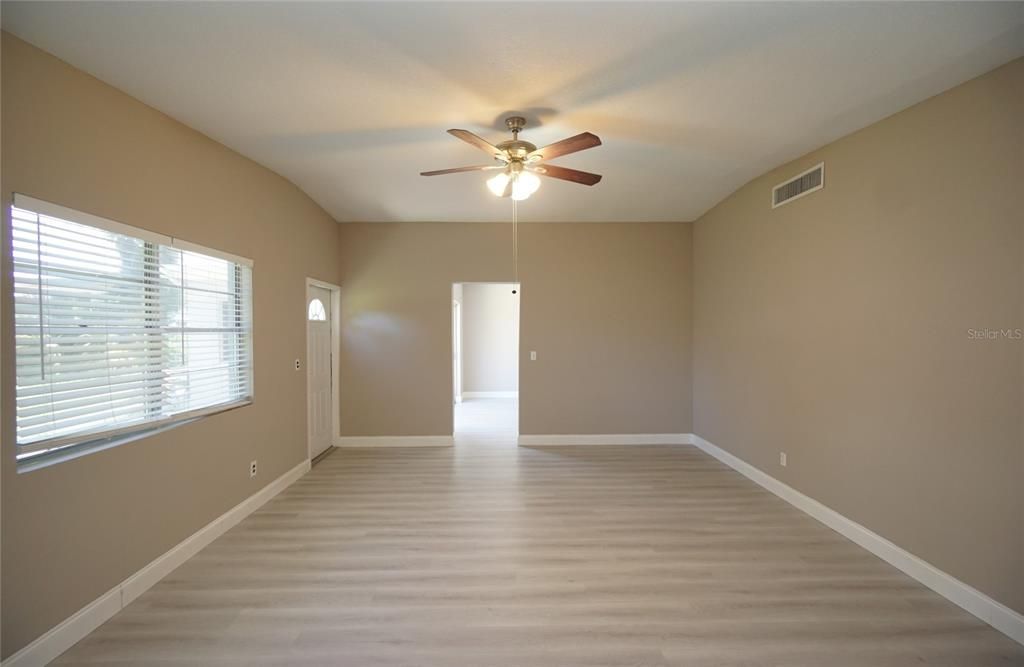 For Rent: $2,995 (4 beds, 2 baths, 1996 Square Feet)