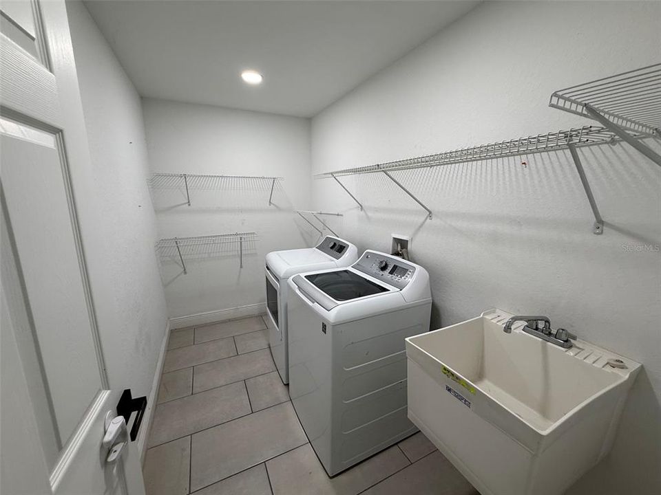 На продажу: $309,900 (3 спален, 2 ванн, 1843 Квадратных фут)