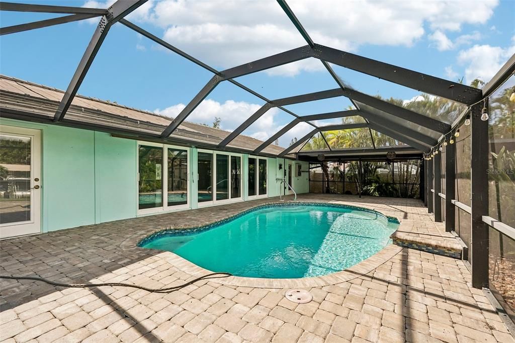 For Sale: $650,000 (3 beds, 2 baths, 2008 Square Feet)