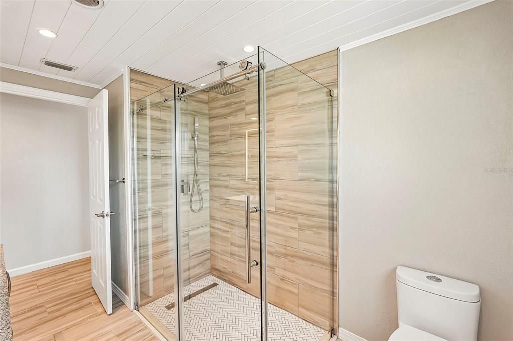 For Sale: $650,000 (3 beds, 2 baths, 2008 Square Feet)