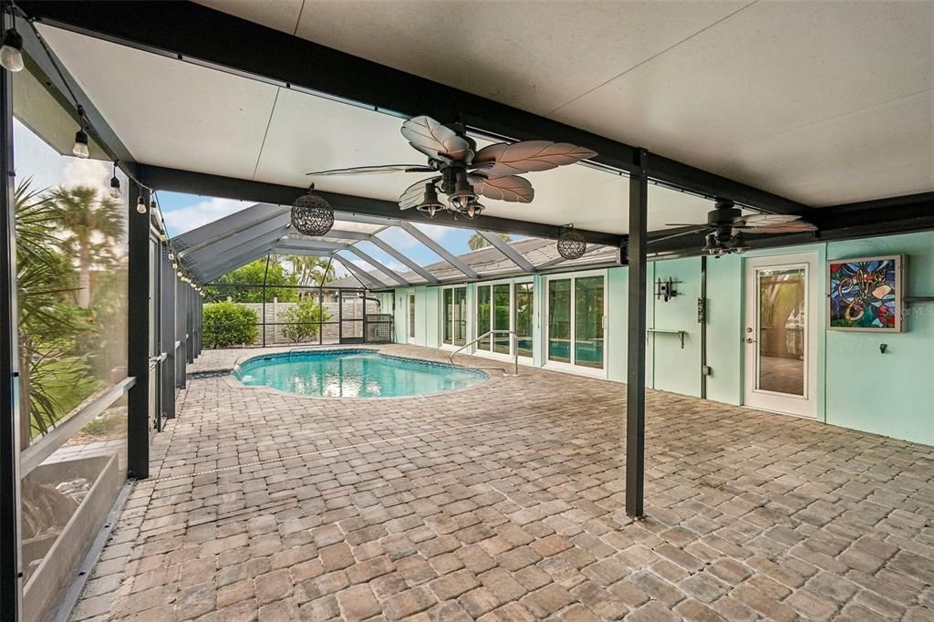 For Sale: $650,000 (3 beds, 2 baths, 2008 Square Feet)