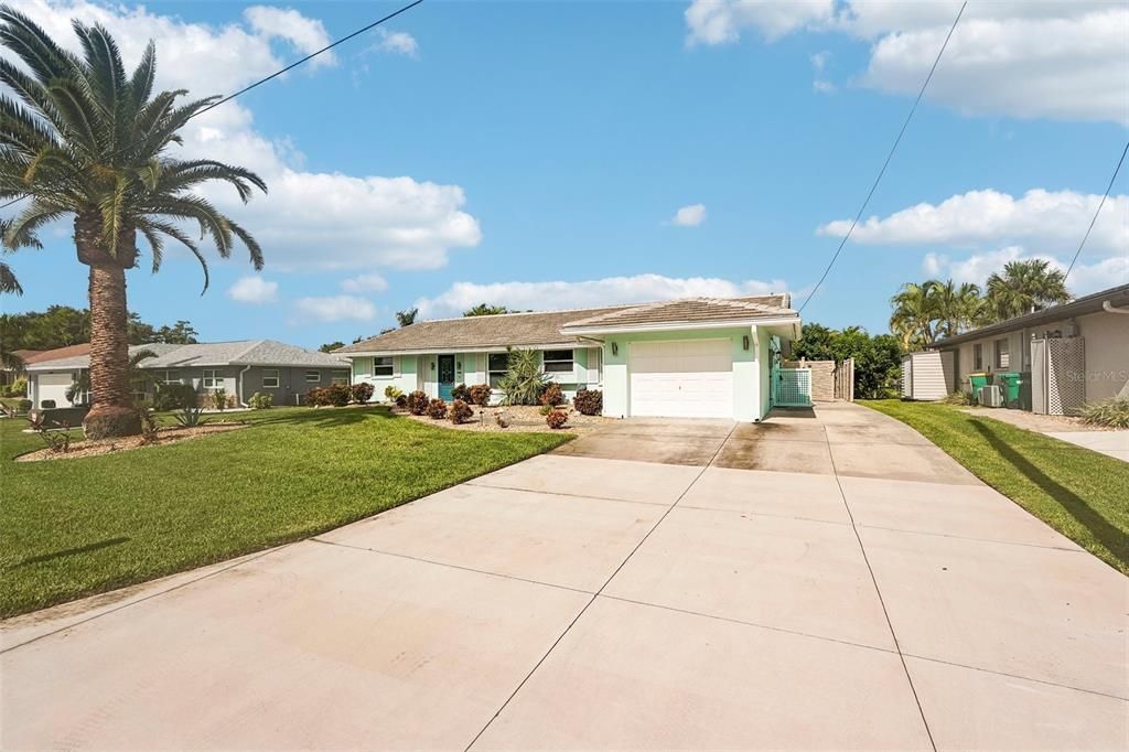 For Sale: $650,000 (3 beds, 2 baths, 2008 Square Feet)