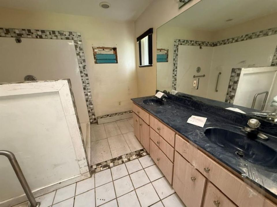 For Sale: $160,000 (3 beds, 2 baths, 1689 Square Feet)
