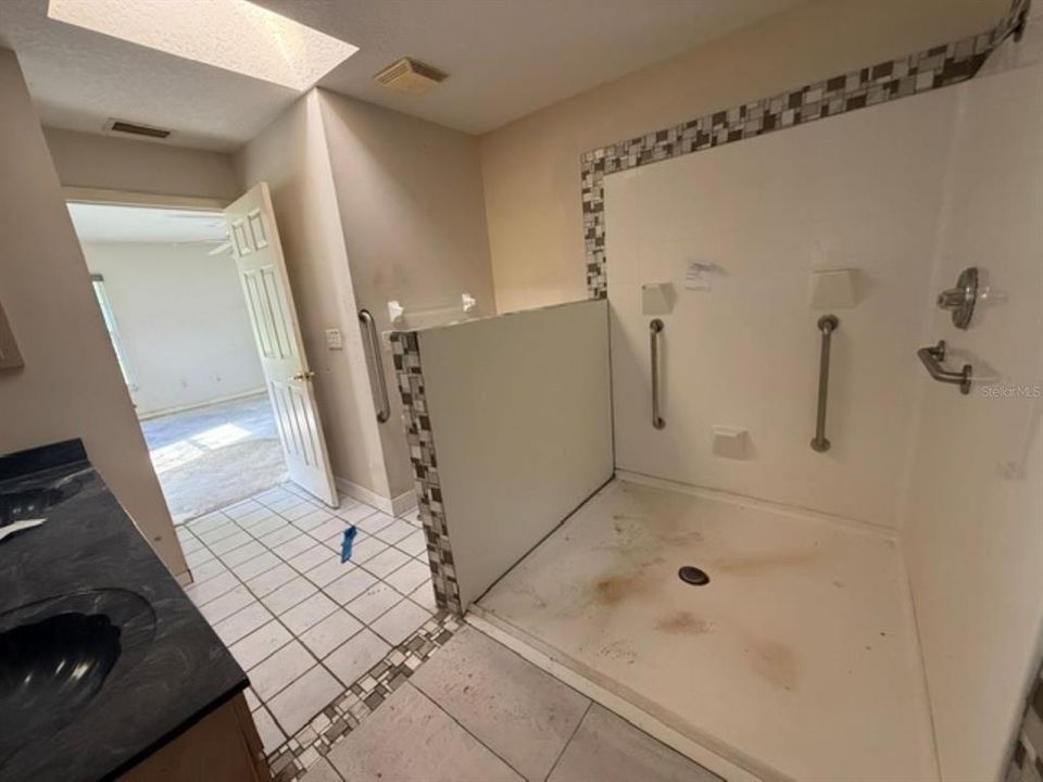 For Sale: $160,000 (3 beds, 2 baths, 1689 Square Feet)