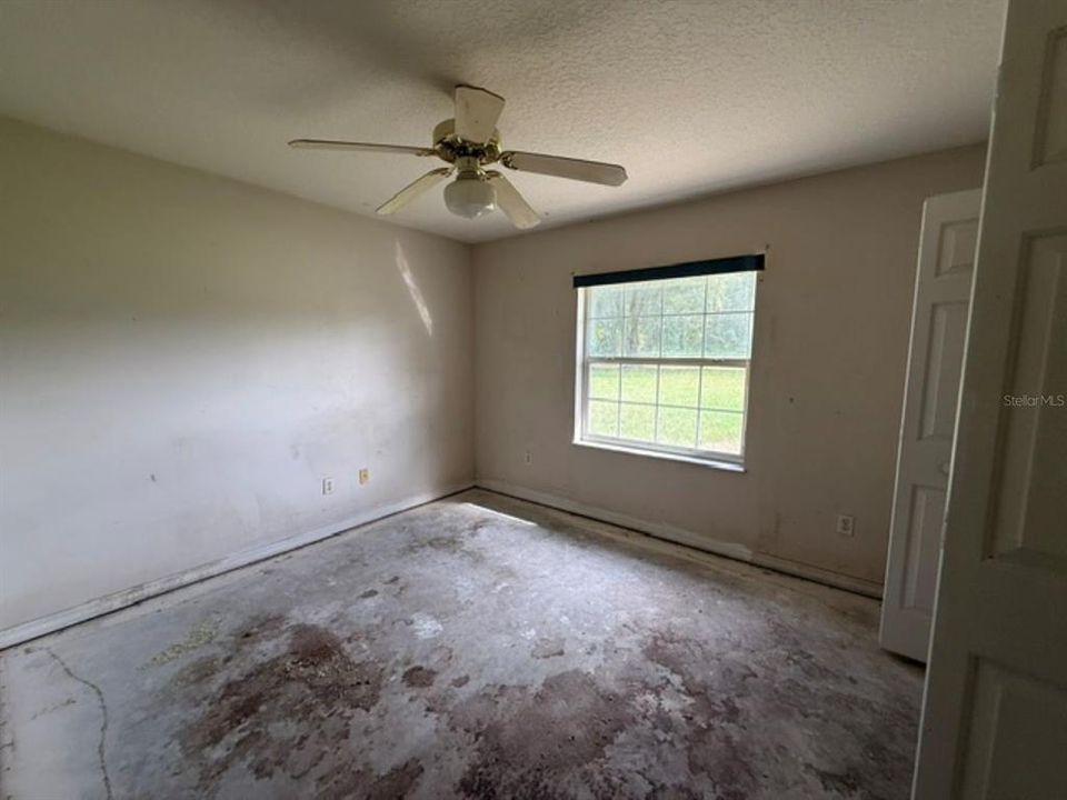For Sale: $160,000 (3 beds, 2 baths, 1689 Square Feet)