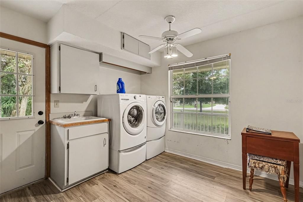 For Sale: $700,000 (3 beds, 3 baths, 2688 Square Feet)