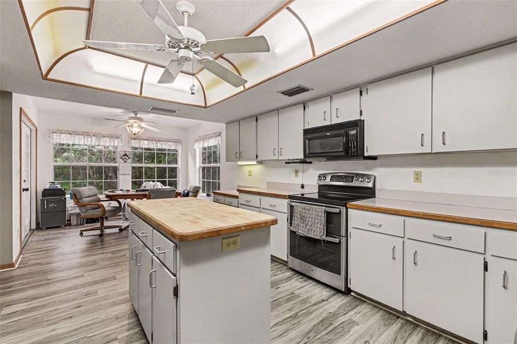 For Sale: $700,000 (3 beds, 3 baths, 2688 Square Feet)