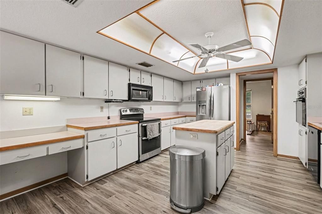 For Sale: $700,000 (3 beds, 3 baths, 2688 Square Feet)