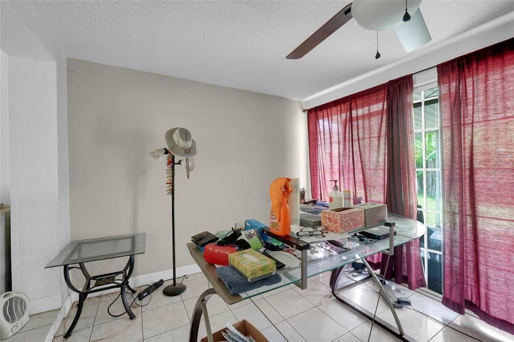 Activo con contrato: $230,000 (3 camas, 2 baños, 1373 Pies cuadrados)