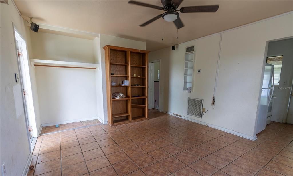 For Sale: $125,000 (2 beds, 1 baths, 682 Square Feet)