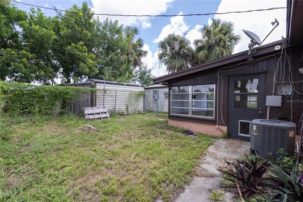 For Sale: $125,000 (2 beds, 1 baths, 682 Square Feet)