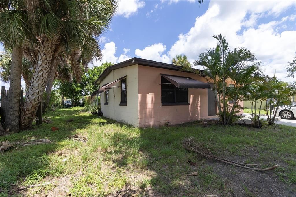 For Sale: $125,000 (2 beds, 1 baths, 682 Square Feet)