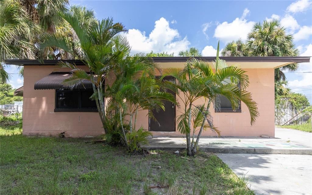 For Sale: $125,000 (2 beds, 1 baths, 682 Square Feet)