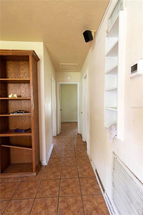 For Sale: $125,000 (2 beds, 1 baths, 682 Square Feet)