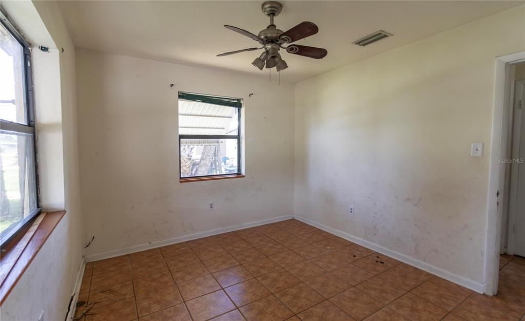 For Sale: $125,000 (2 beds, 1 baths, 682 Square Feet)