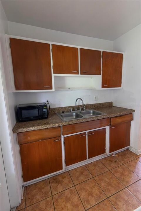 For Sale: $125,000 (2 beds, 1 baths, 682 Square Feet)