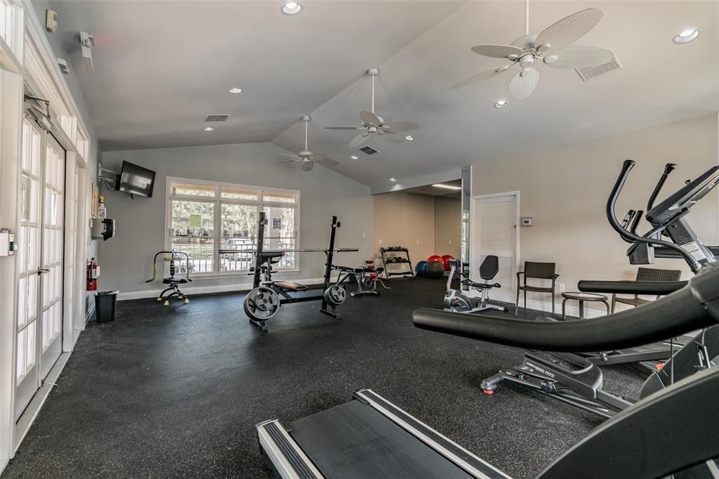 For Rent: $1,450 (1 beds, 1 baths, 700 Square Feet)