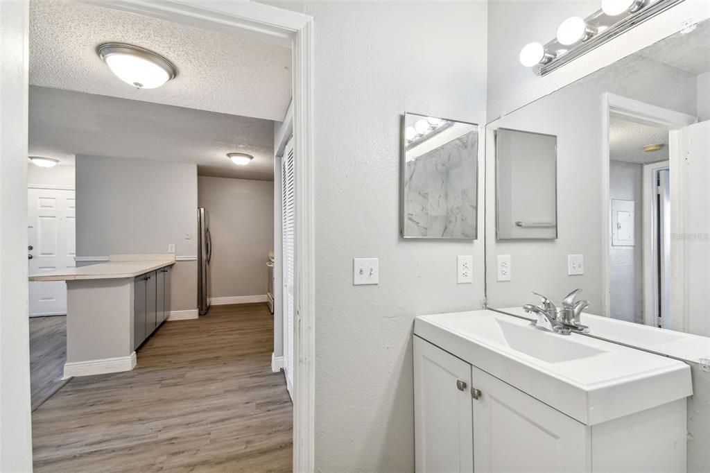 For Rent: $1,450 (1 beds, 1 baths, 700 Square Feet)