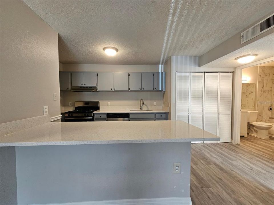 For Rent: $1,450 (1 beds, 1 baths, 700 Square Feet)