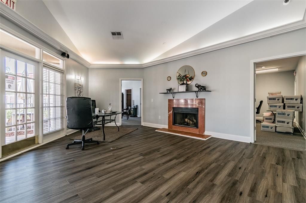 For Rent: $1,450 (1 beds, 1 baths, 700 Square Feet)