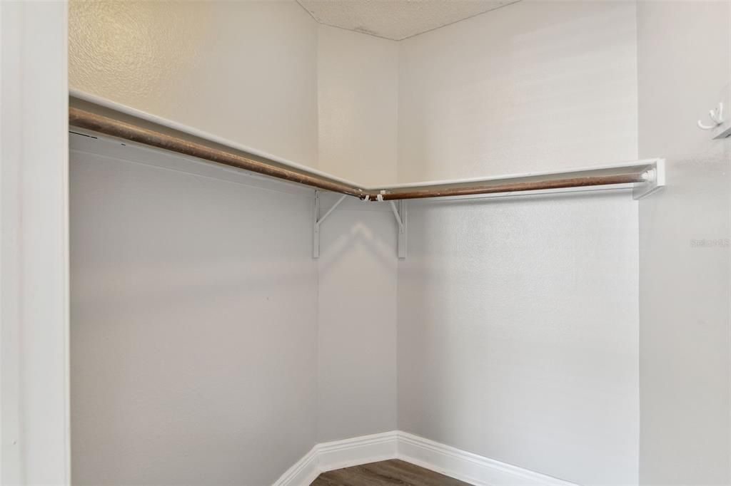 For Rent: $1,450 (1 beds, 1 baths, 700 Square Feet)