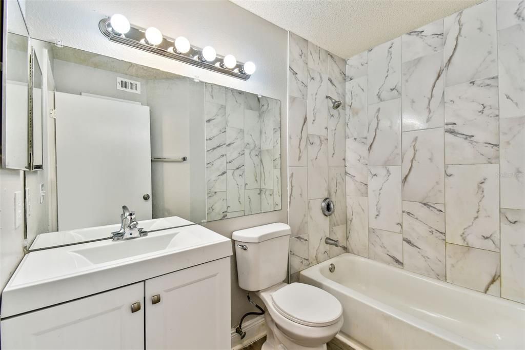 For Rent: $1,450 (1 beds, 1 baths, 700 Square Feet)