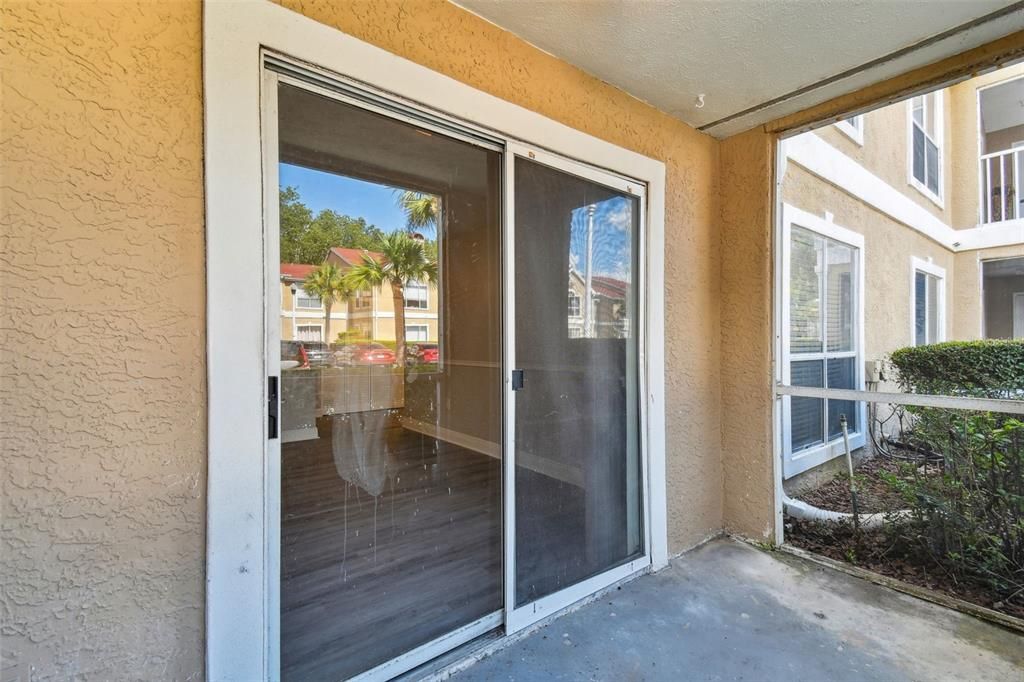 For Rent: $1,450 (1 beds, 1 baths, 700 Square Feet)