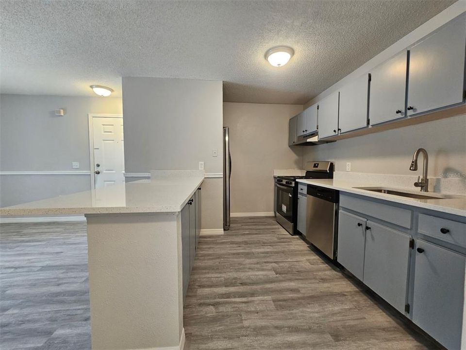 For Rent: $1,450 (1 beds, 1 baths, 700 Square Feet)