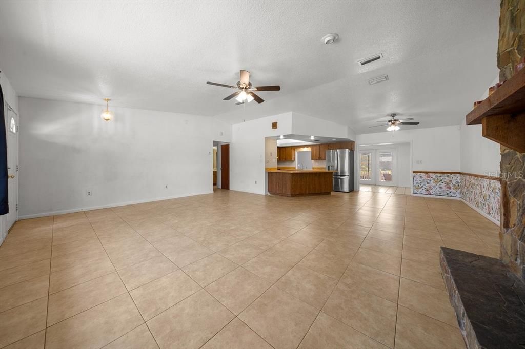 For Sale: $339,000 (5 beds, 2 baths, 2504 Square Feet)