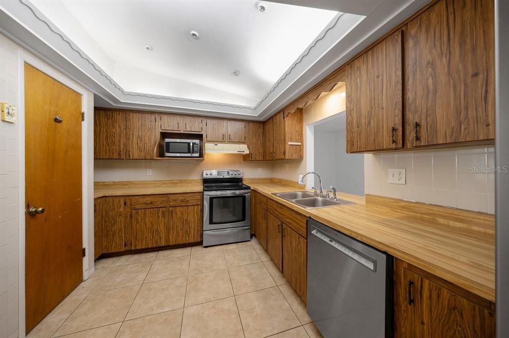 For Sale: $339,000 (5 beds, 2 baths, 2504 Square Feet)