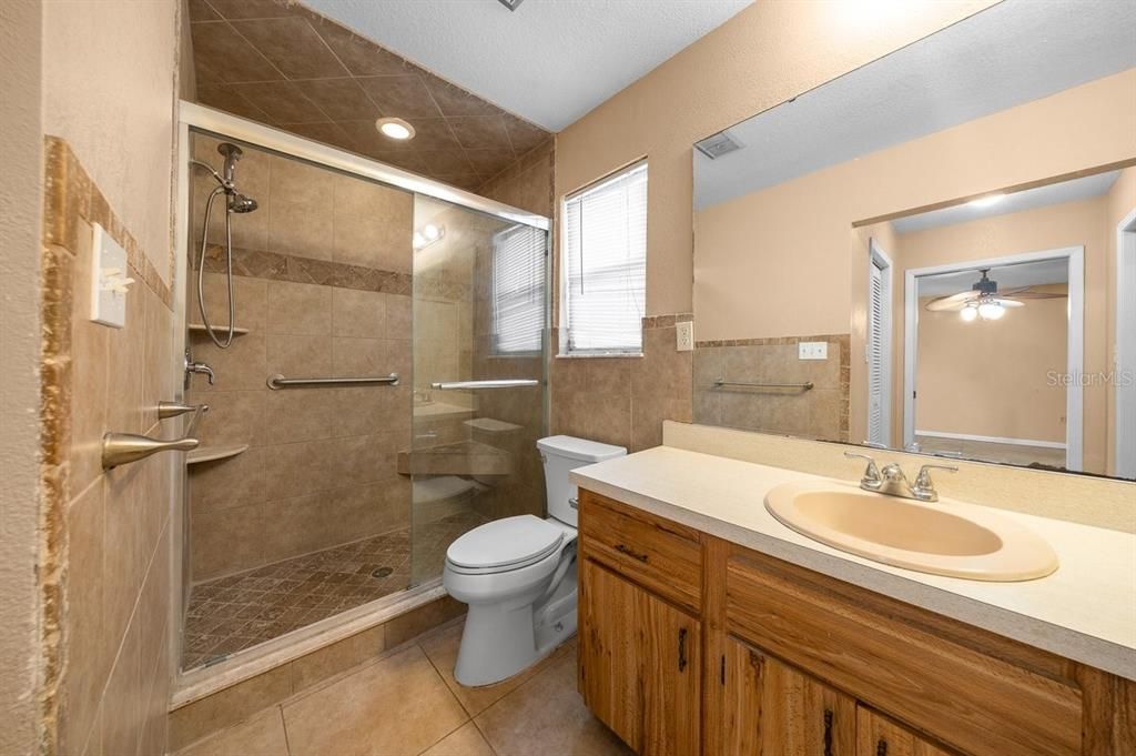 For Sale: $339,000 (5 beds, 2 baths, 2504 Square Feet)