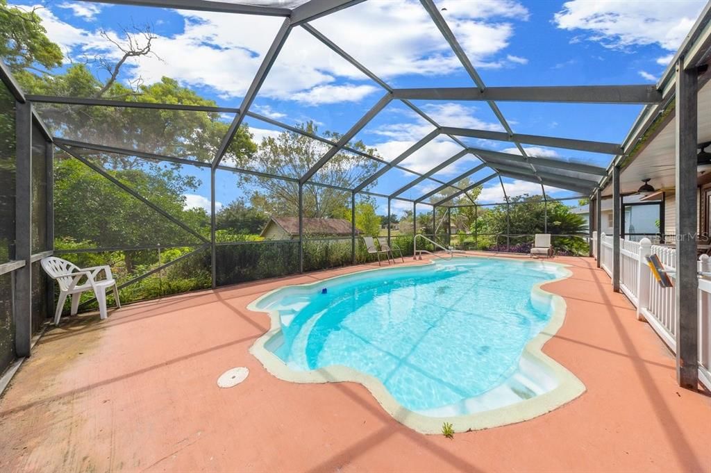 For Sale: $339,000 (5 beds, 2 baths, 2504 Square Feet)