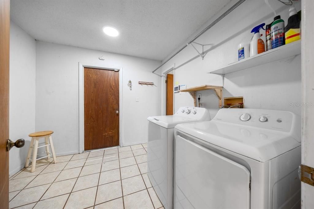 For Sale: $339,000 (5 beds, 2 baths, 2504 Square Feet)