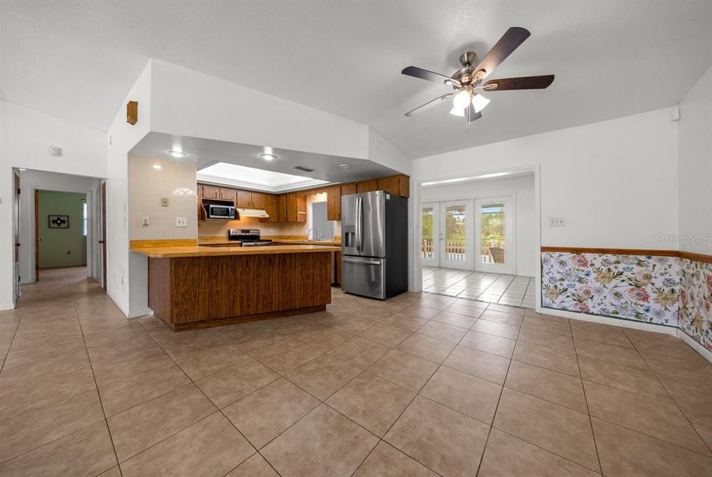 For Sale: $339,000 (5 beds, 2 baths, 2504 Square Feet)