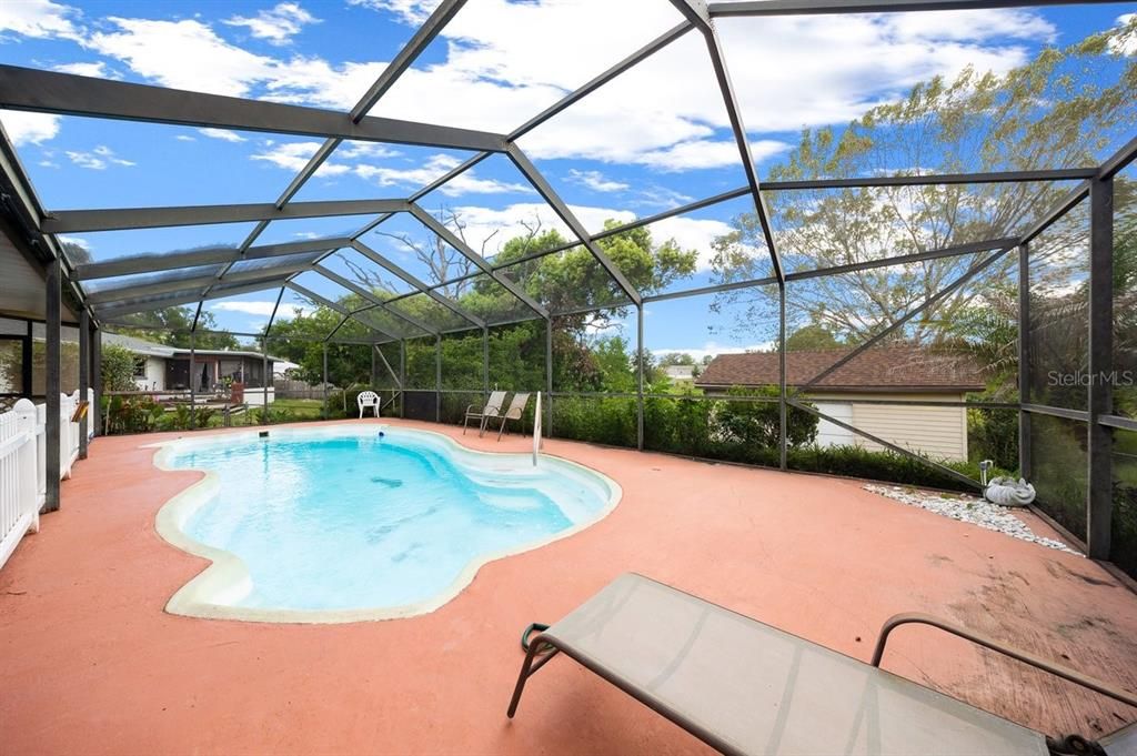 For Sale: $339,000 (5 beds, 2 baths, 2504 Square Feet)