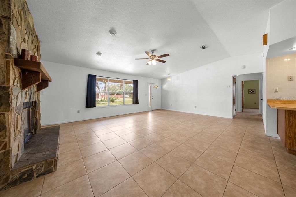 For Sale: $339,000 (5 beds, 2 baths, 2504 Square Feet)