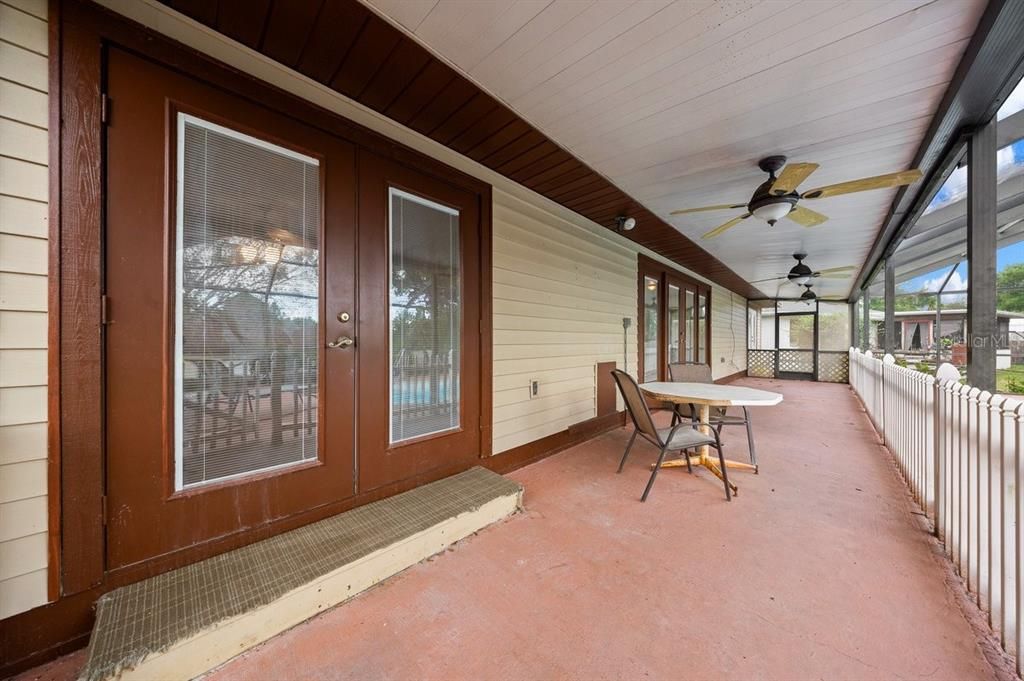 For Sale: $339,000 (5 beds, 2 baths, 2504 Square Feet)